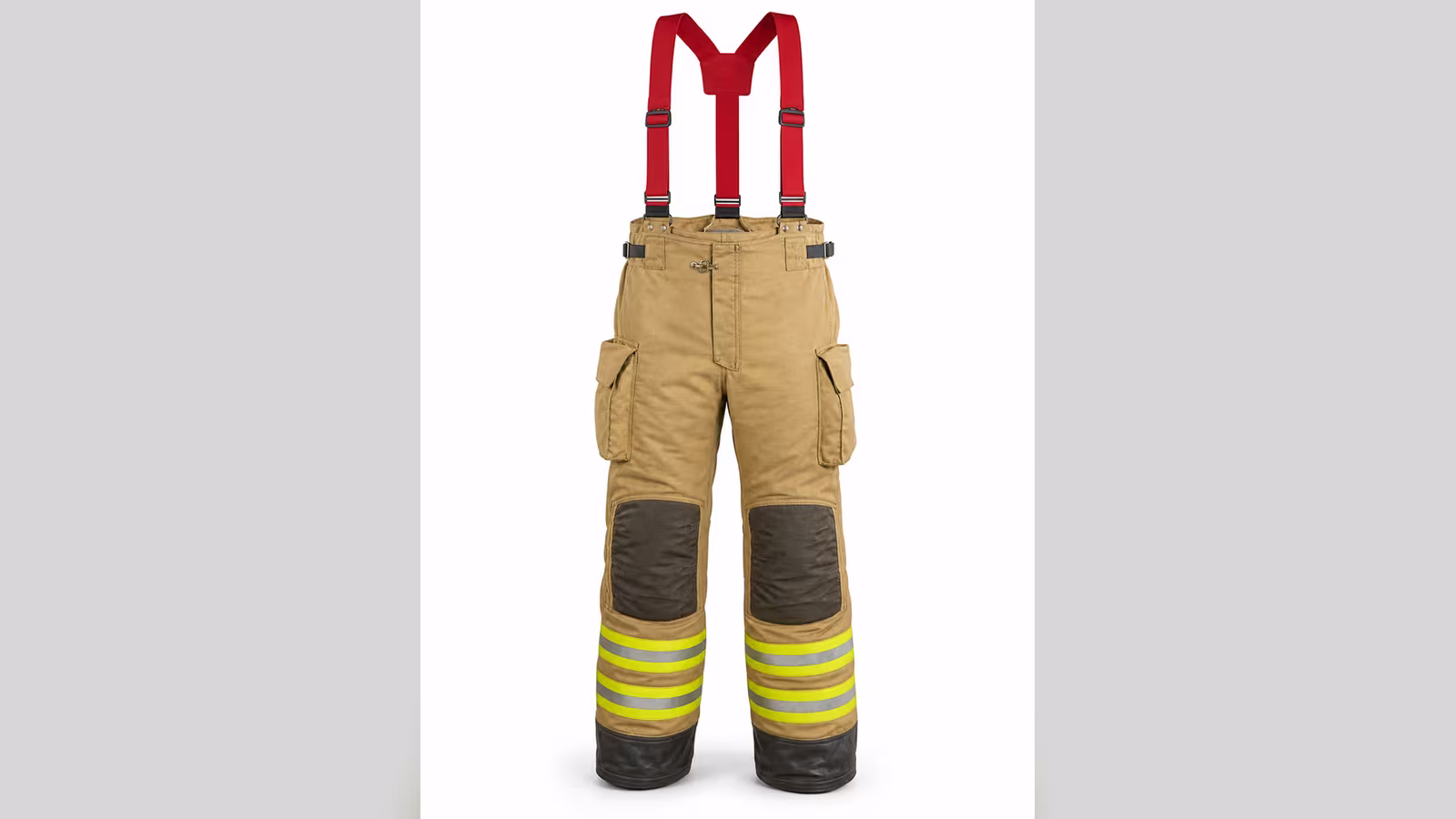 Pantalón estructural de bombero color arena con tirantes rojos, rodilleras y cintas reflejantes